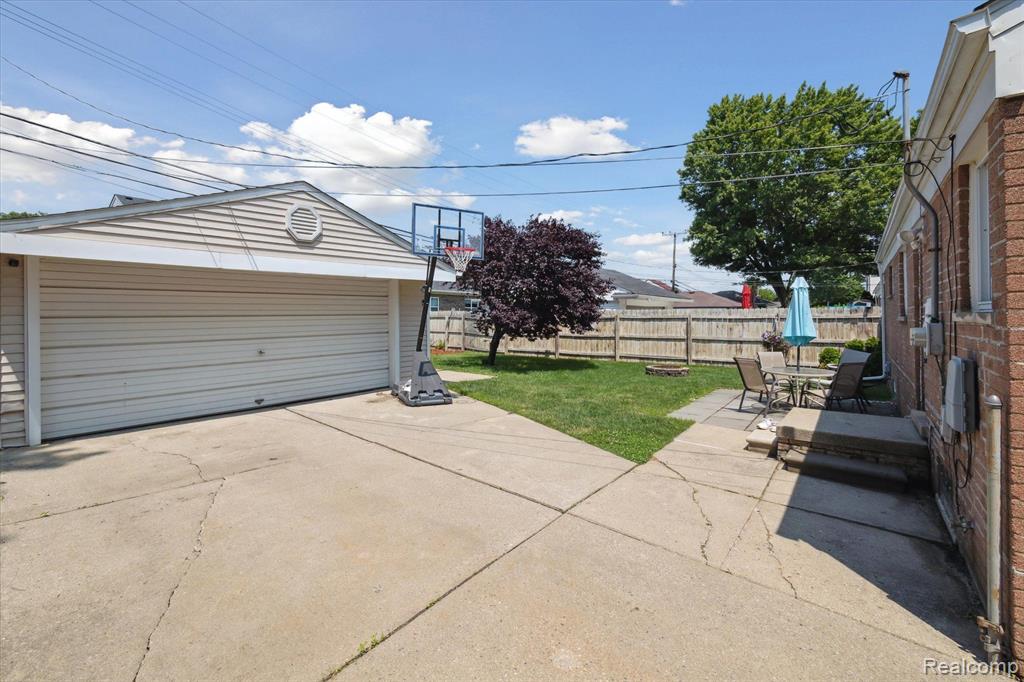 8211 TERRI Drive, Westland, MI — Photo 44