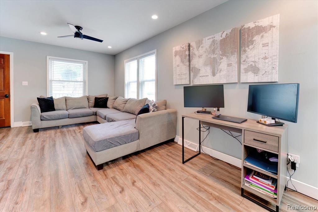 139 W WASHINGTON Street, Romeo, MI 48065 — Photo 9