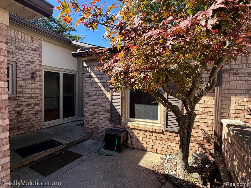 49255 Chestnut Hill Court, Shelby Twp, MI 48315