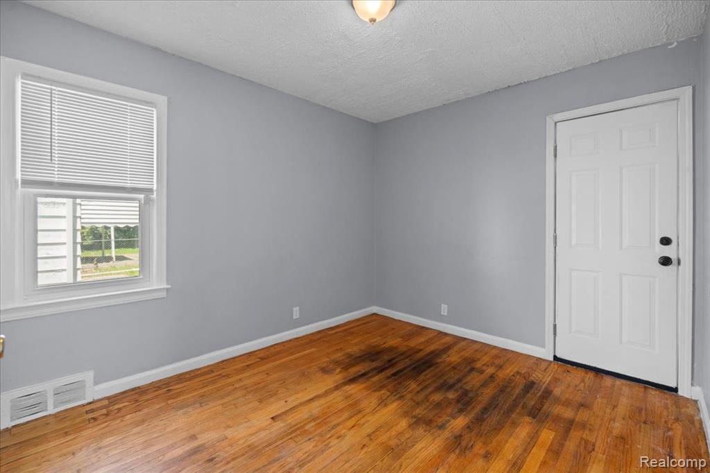 7800 Greenview Avenue, Detroit, MI 48228 — Photo 11