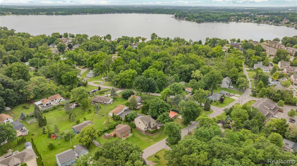 730 Leon Road, Walled Lake, MI 48390 — Photo 59