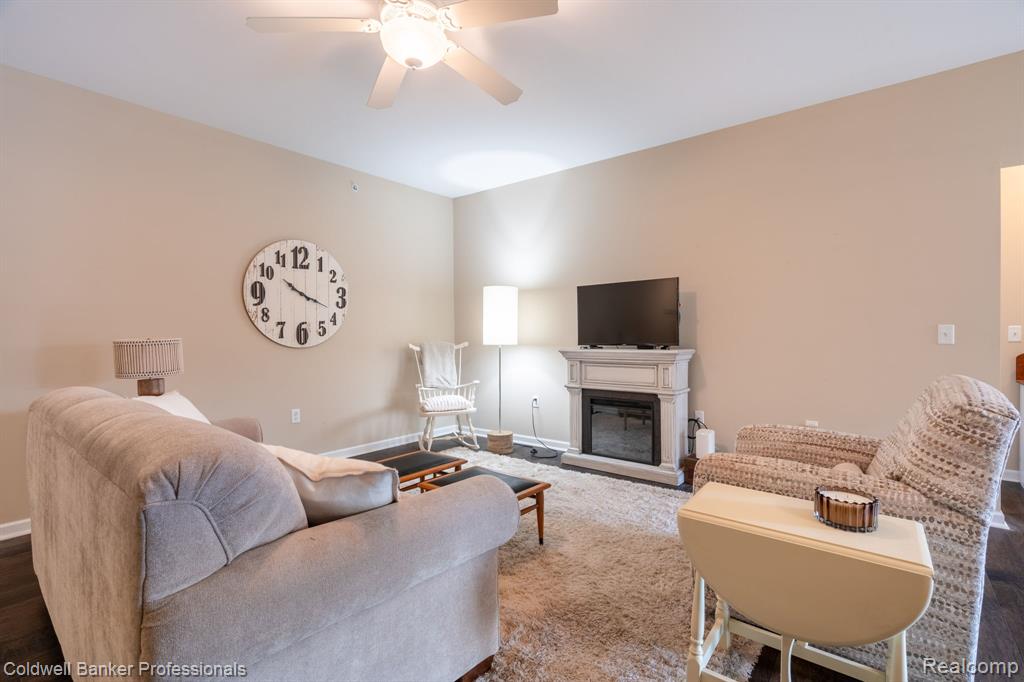 5656 Flagstaff Pines Dr, Shelby Twp, MI 48317 — Photo 4