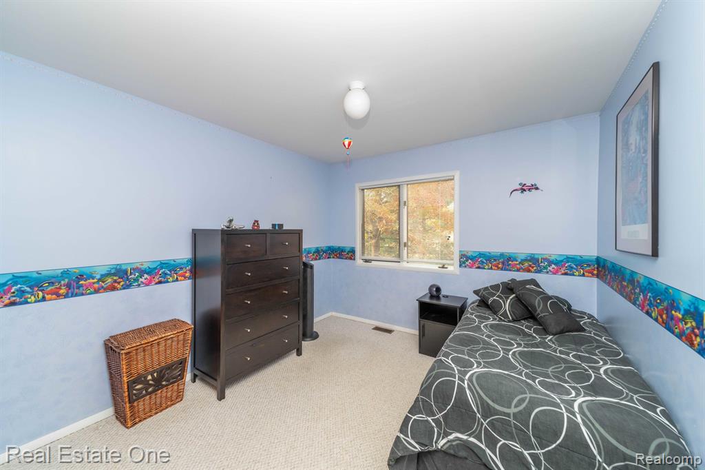 8260 ENGLEWOOD Drive, Clarkston, MI — Photo 38
