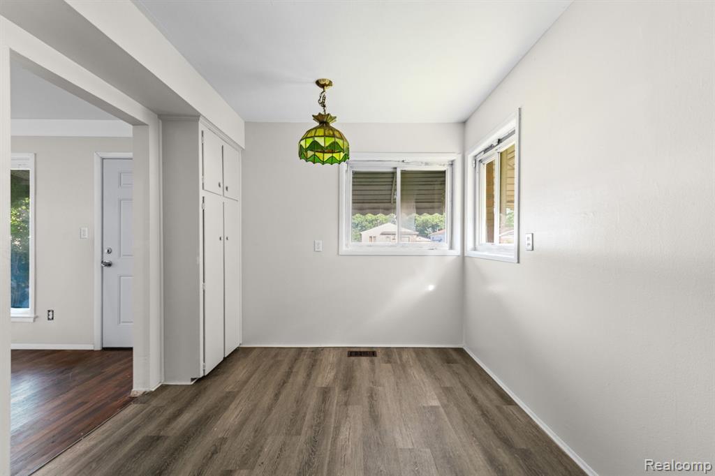 1601 S Bassett Street, Detroit, MI 48217 — Photo 8