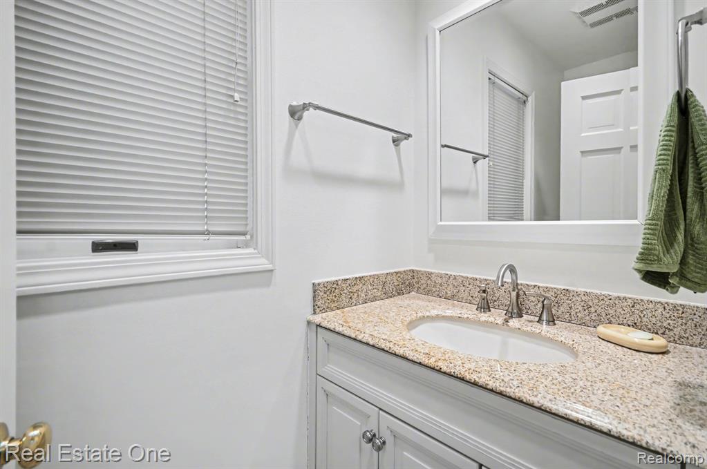 5840 Inkster Road, West Bloomfield, MI 48323 — Photo 35