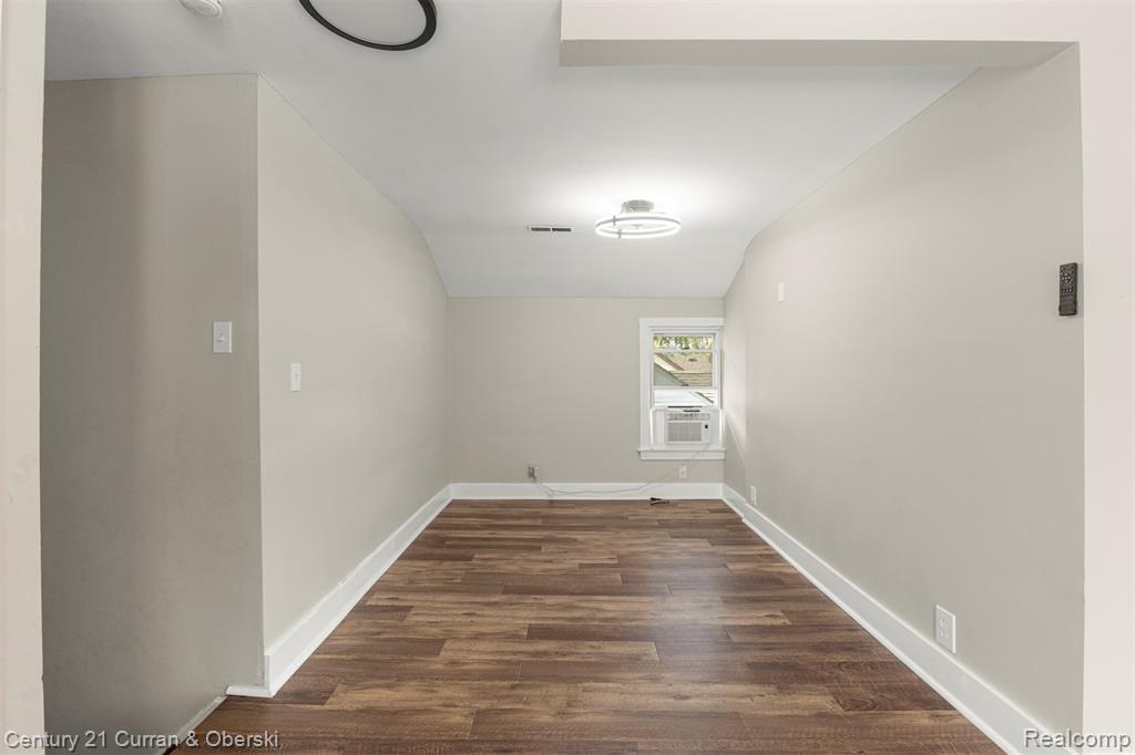 8086 Chalmers Avenue, Warren, MI 48089 — Photo 5