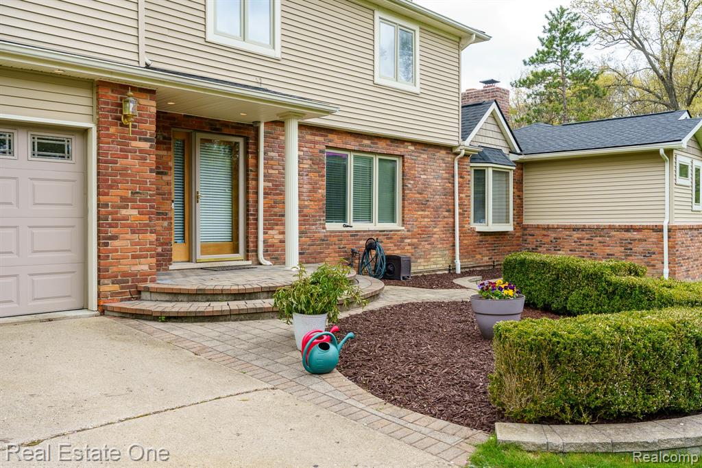 9243 Sherwood Drive, Davisburg, MI 48350 — Photo 2