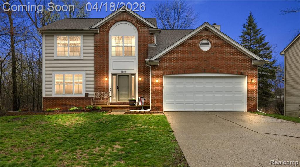 1133 Walloon Way, Lake Orion, MI — front exterior