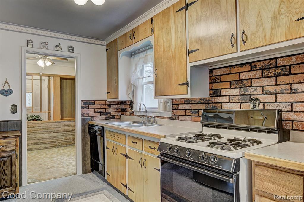 405 CHARLEVOIX Street, Clawson, MI — Photo 11