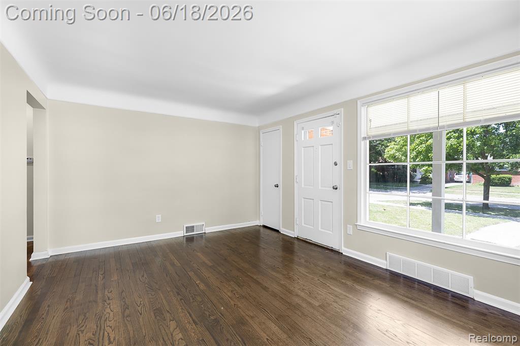 19296 Berden Street, Harper Woods, MI 48225 — Photo 3