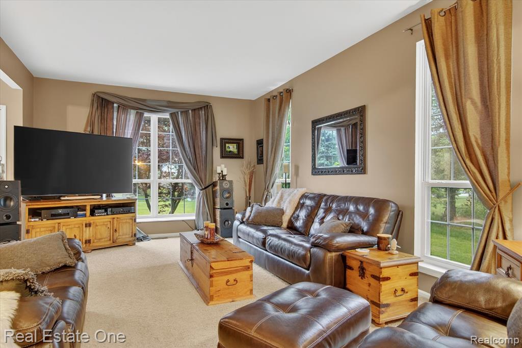 1972 Woodridge Court, Highland, MI — Photo 8