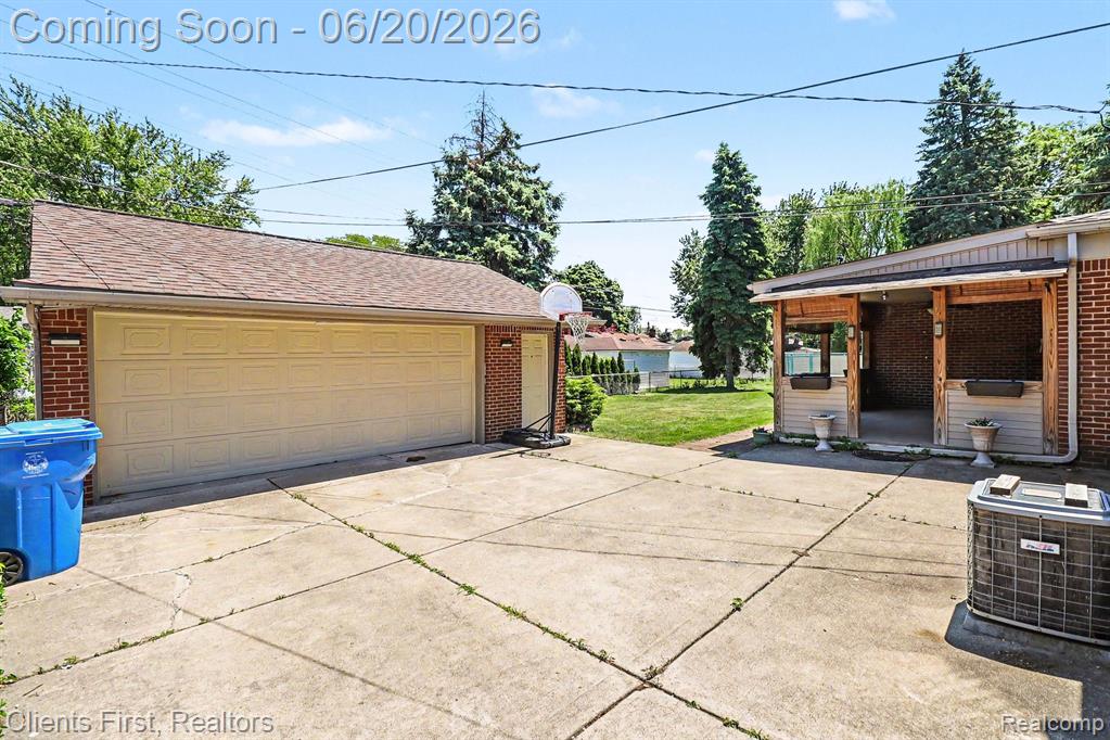 8260 Arnold Street, Dearborn Heights, MI 48127 — Photo 28