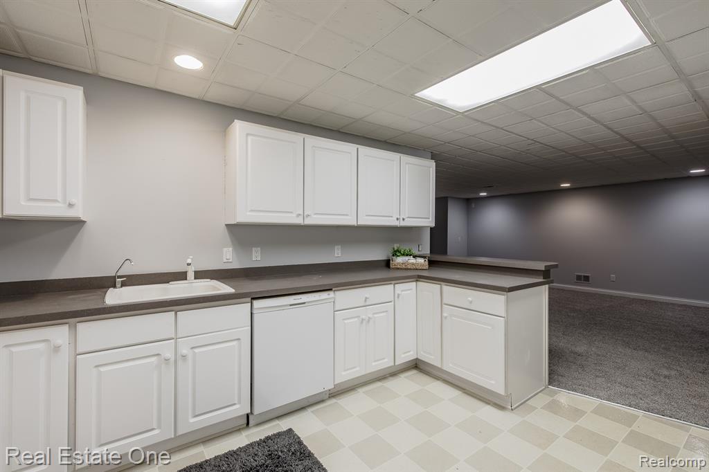 5690 White Lake Road, Clarkston, MI — Photo 45