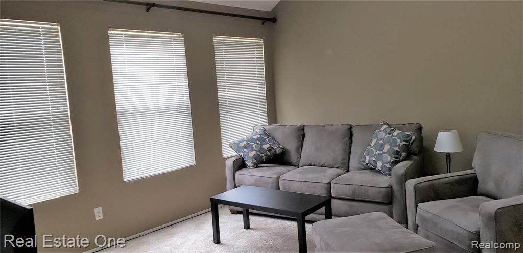 148 Saber Way, 6, Lake Orion, MI 48362 — Photo 3