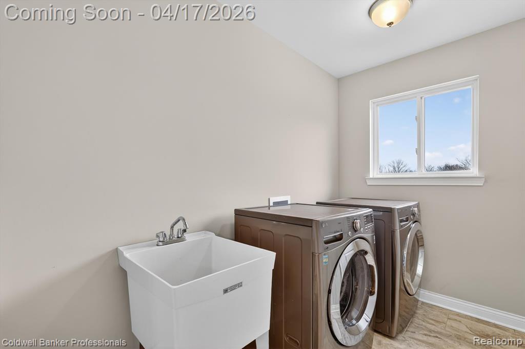 8314 Peninsula Circle, Grand Blanc, MI 48439 — Photo 42