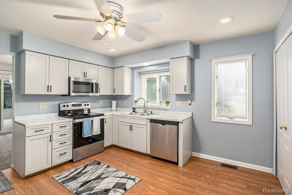 5509 HICKORY Circle, Flushing, MI 48433 — Photo 8