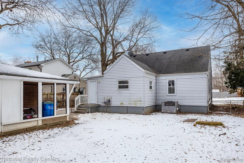 8255 GARBOR Avenue, Warren, MI 48093 — Photo 23