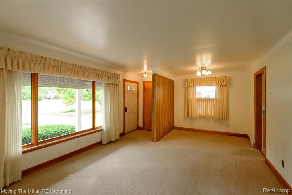 9668 Farmington Road, Livonia, MI 48150 — Photo 2