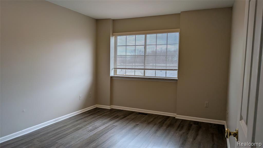 413 VILLAGE Drive, Walled Lake, MI 48390 — Photo 38