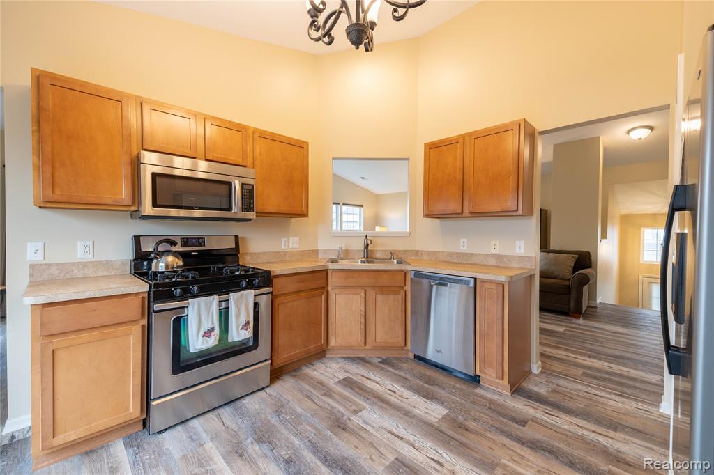 26616 Kirkway Circle, Woodhaven, MI 48183 — Photo 16