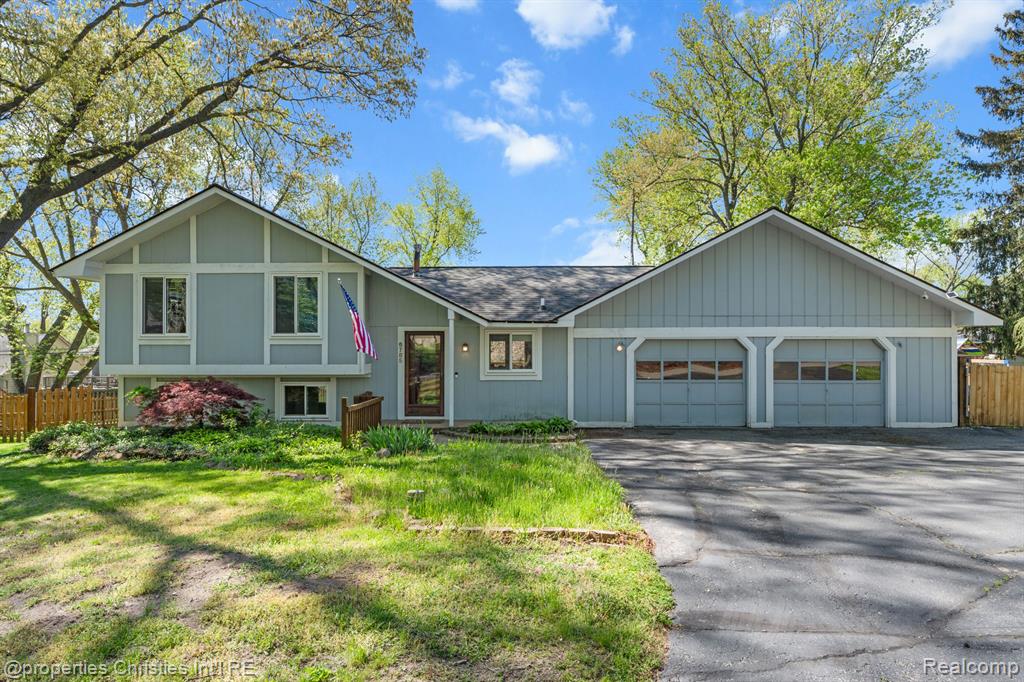 6785 GRASSLAND Avenue, West Bloomfield, MI 48324 — Photo 2