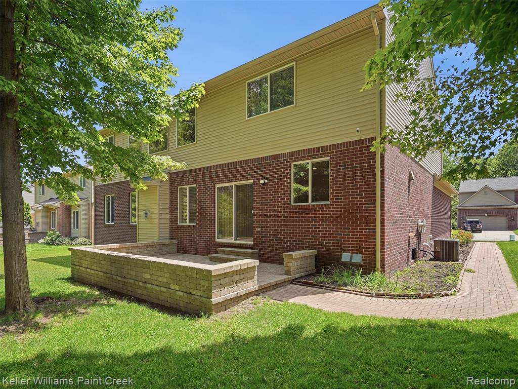 846 Monterey Lane, Rochester Hills, MI 48307 — Photo 37