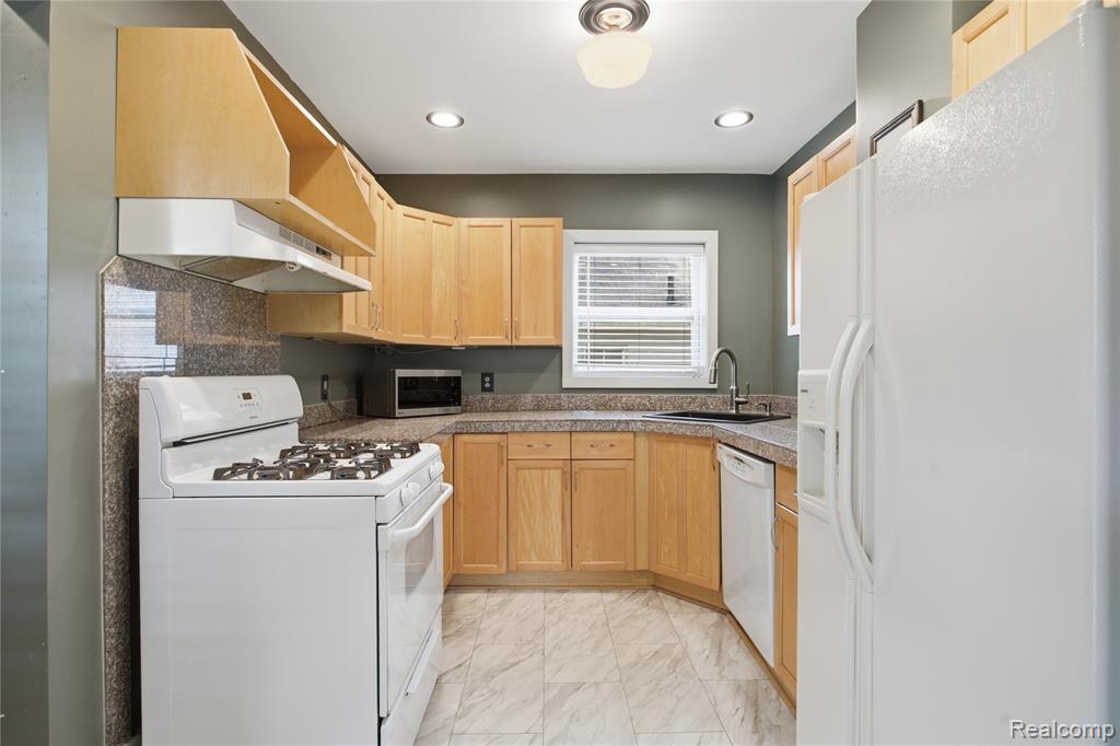 536 E Maplehurst Street, Ferndale, MI 48220 — Photo 17