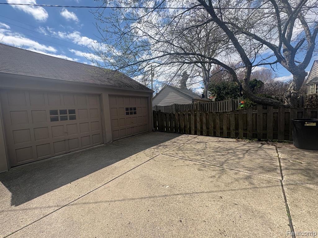 409 Belanger Street, Grosse Pointe Farms, MI 48326 — Photo 35