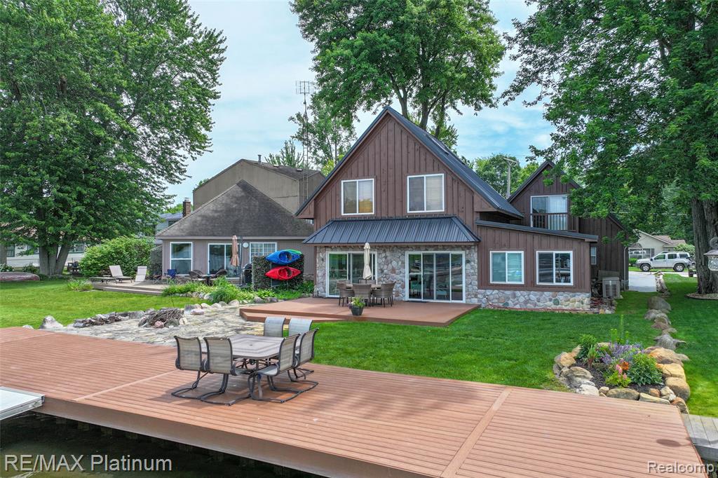 3154 PONEMAH Drive, Fenton, MI 48430