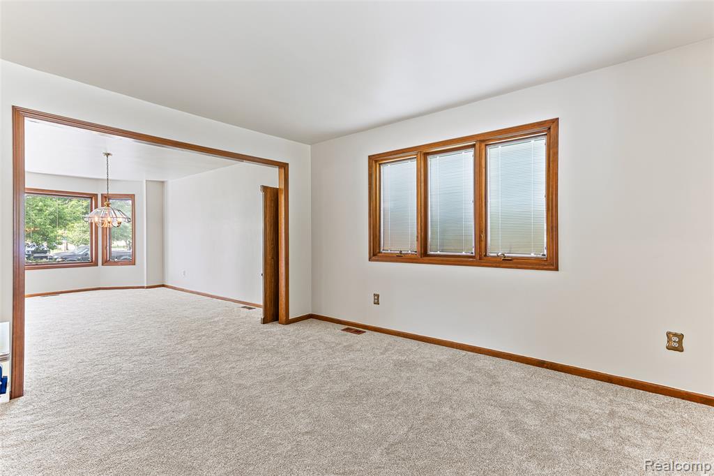 22333 Crestwood Street, Trenton, MI 48183 — Photo 8