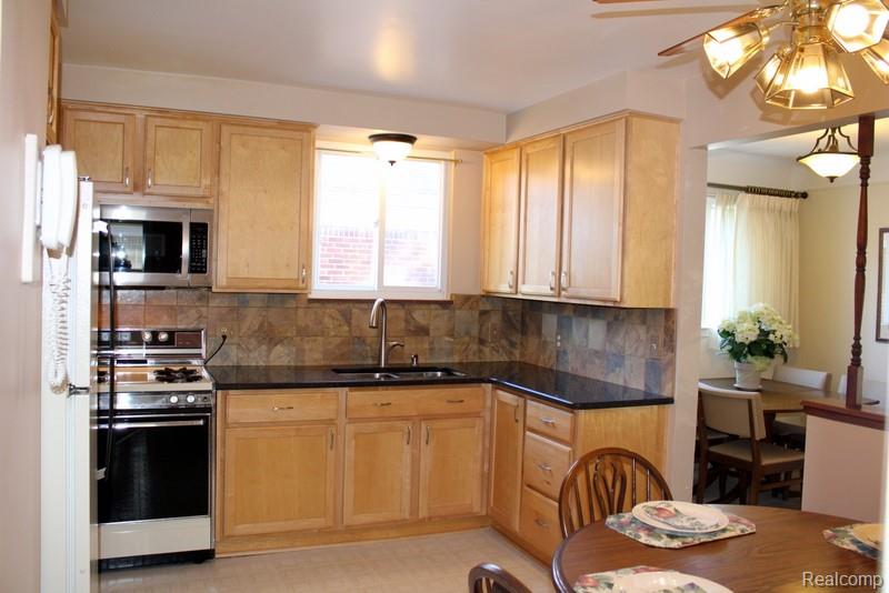9854 Sterling Avenue, Allen Park, MI 48101 — Photo 12