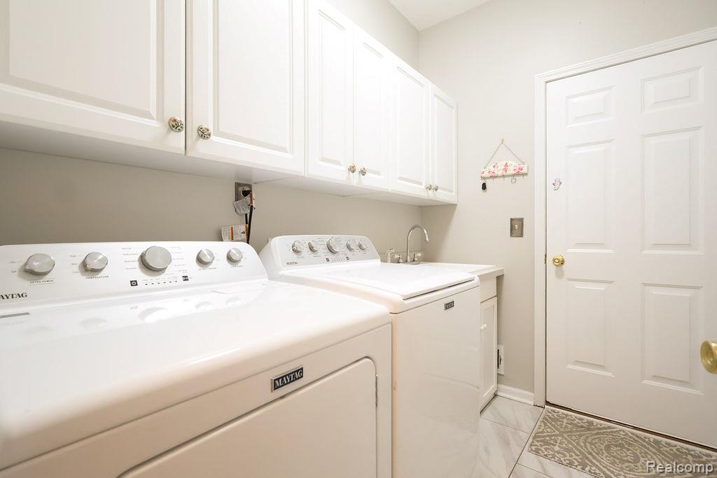 48608 Oak Bridge Drive, Canton, MI 48188 — Photo 8