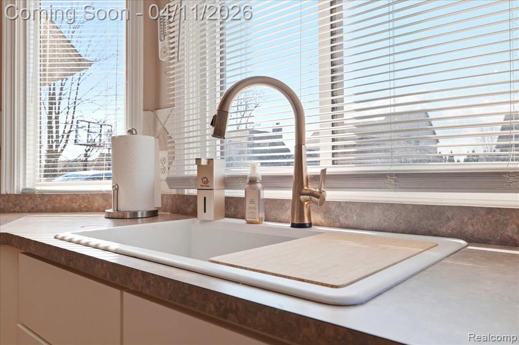 48017 Lincoln Drive, Macomb, MI 48044 — Photo 18