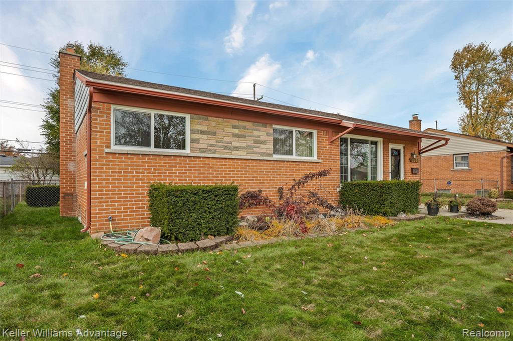 6927 Apache Trail, Westland, MI — Photo 2