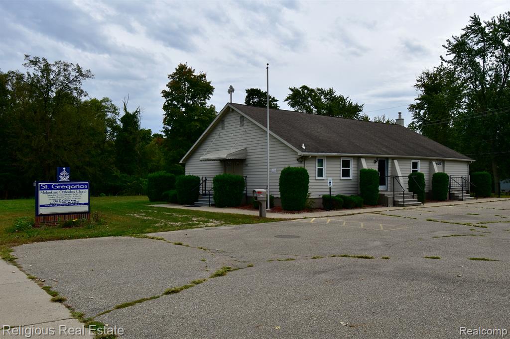 730 E AUBURN Road, Rochester Hills, MI 48307 — front exterior