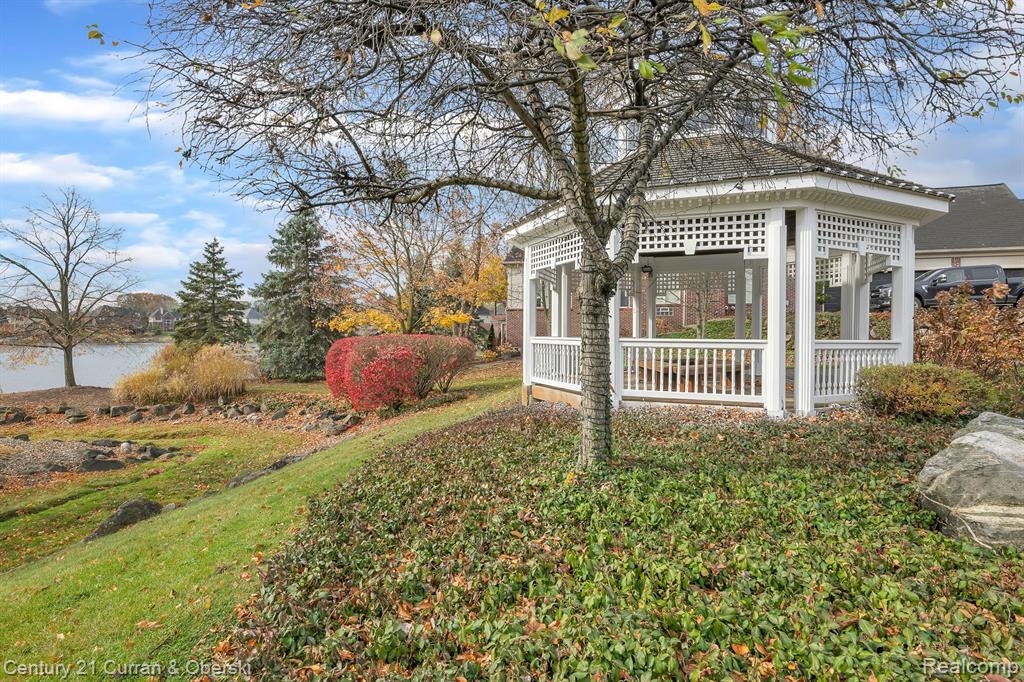 17944 RIDGEVIEW Drive, Northville, MI 48168 — Photo 41