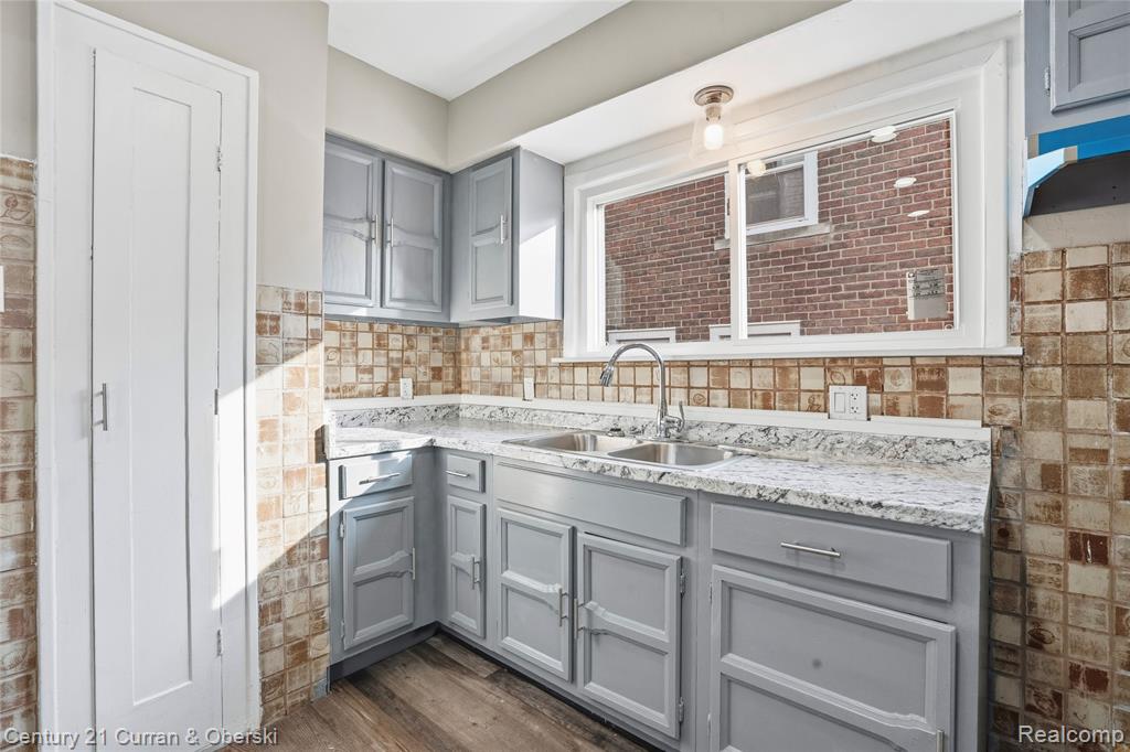 6640 Yinger Avenue, Dearborn, MI 48126 — Photo 9