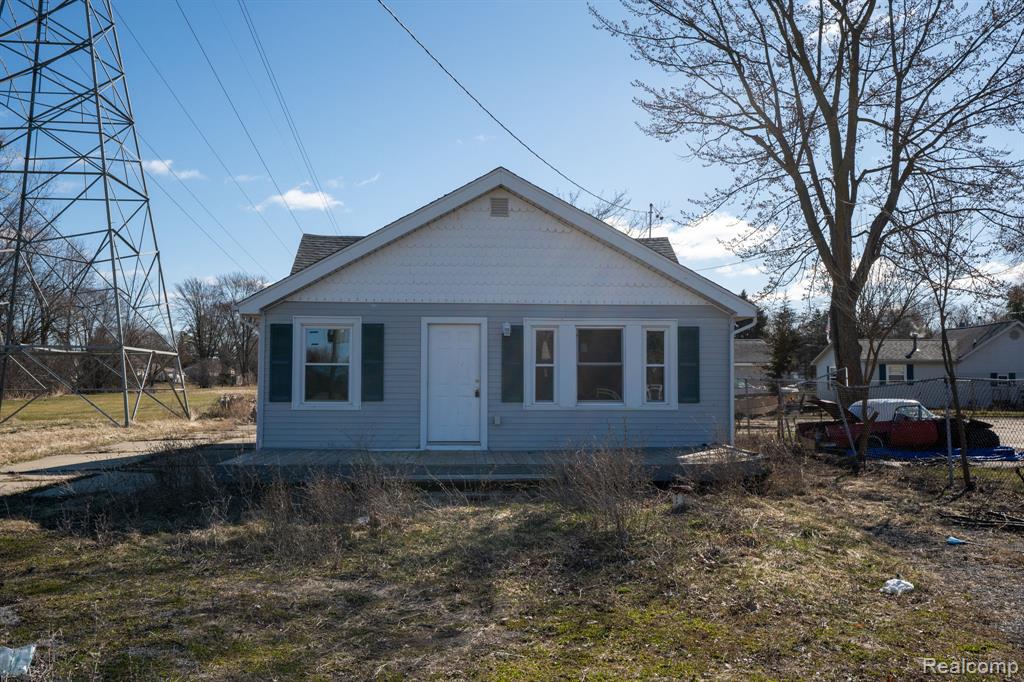 8508 N Saginaw Road, Mount Morris, MI 48458 — front exterior