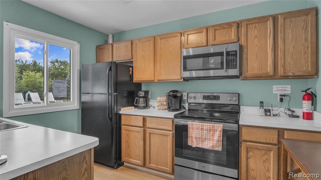 7113 Elmhurst, West Bloomfield, MI — Photo 60