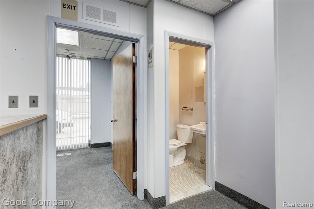 26095 W 6 Mile Road, Redford, MI, 48240