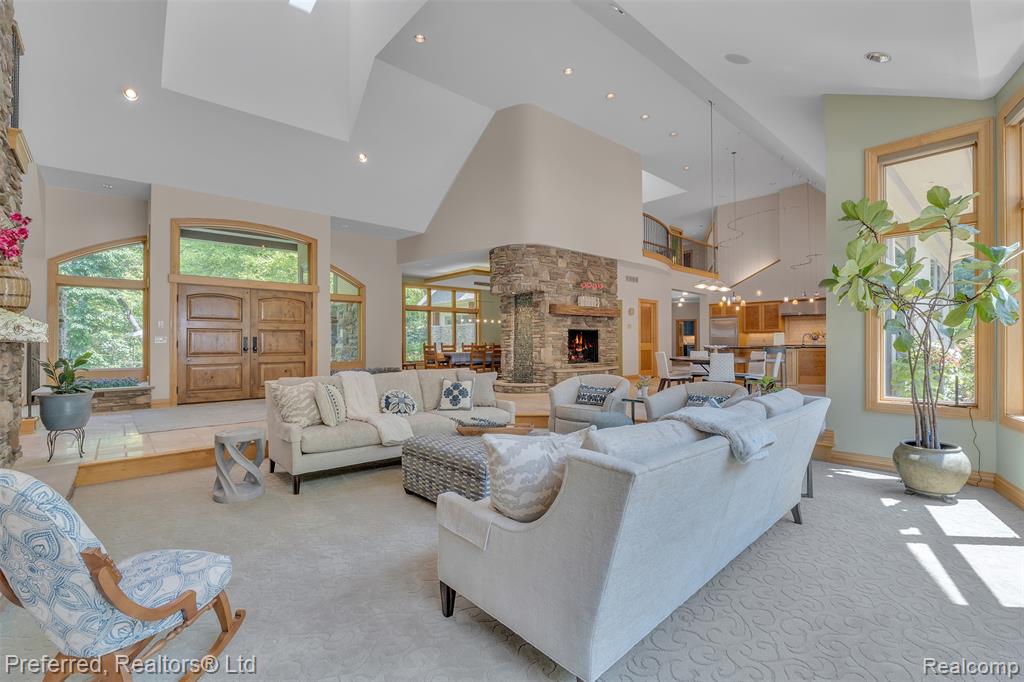 12196 Woodline Drive, Fenton, MI 48430 — Photo 17