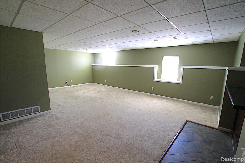 11152 Woodfield Parkway, Grand Blanc, MI 48439 — Photo 29