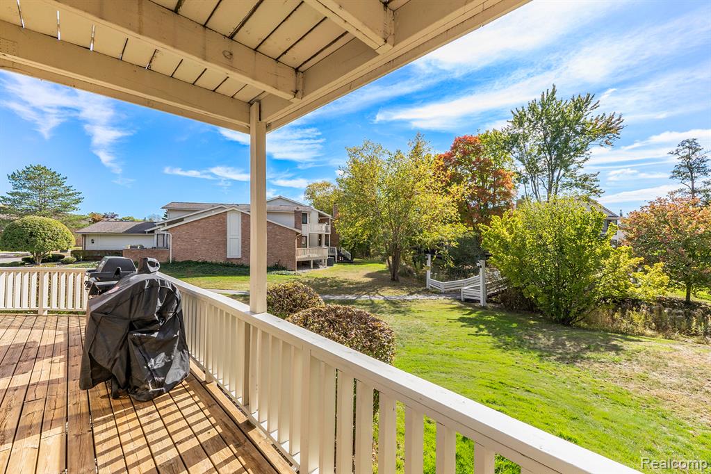 7006 Bridge Way, West Bloomfield, MI — Photo 12