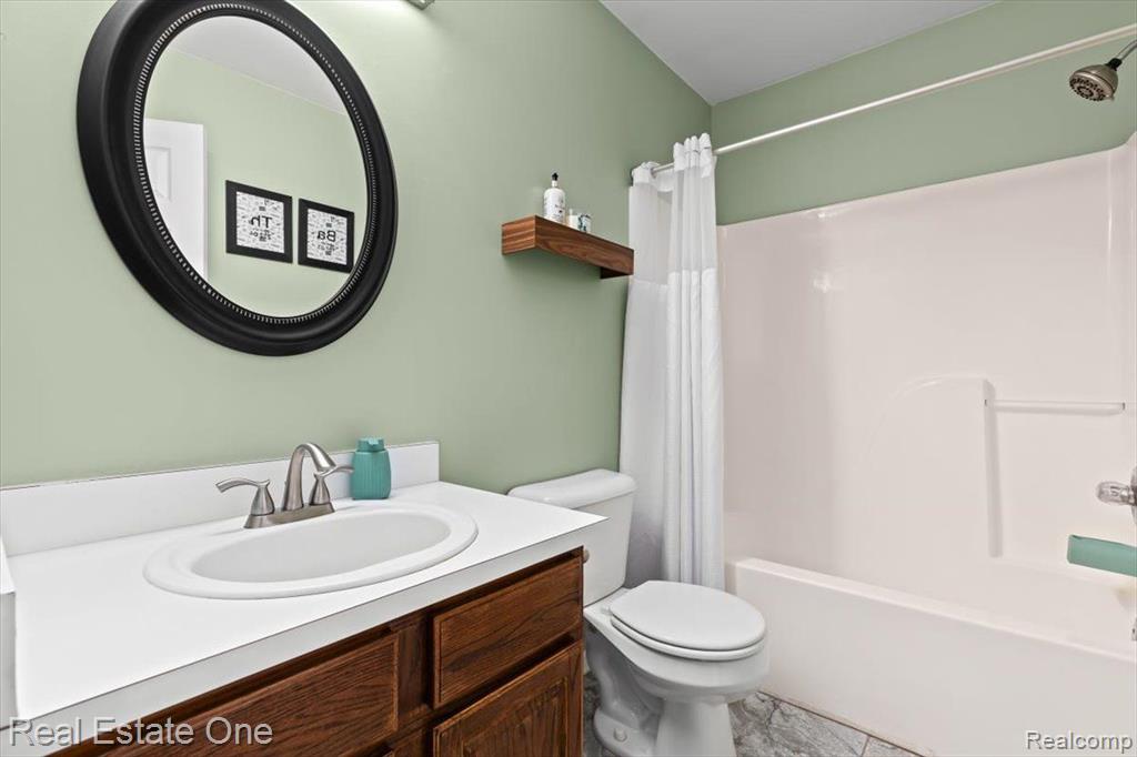 573 CARRIAGE HILL Drive, Fenton, MI 48430 — Photo 19