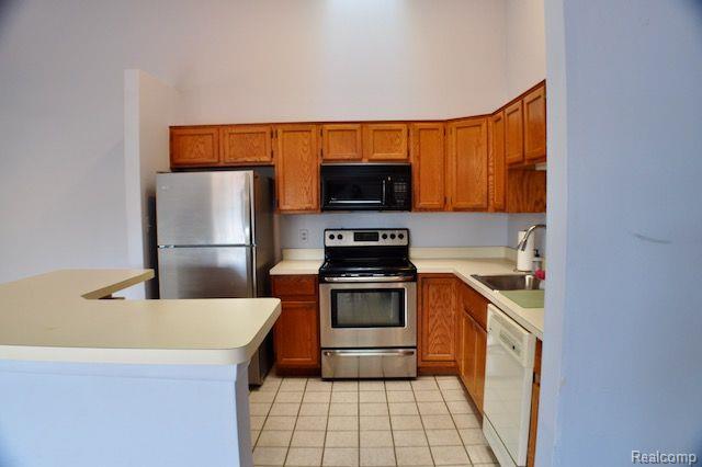 38843 COUNTRY Circle, 80, Farmington Hills, MI 48331 — Photo 7