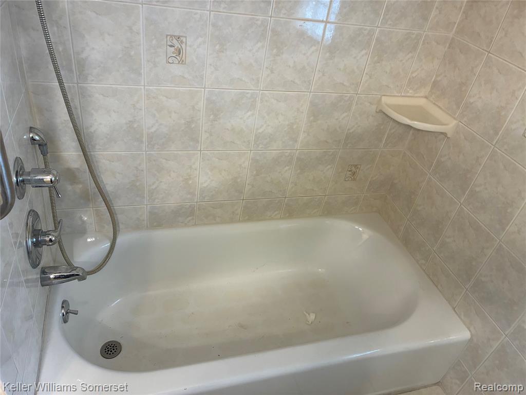18031 Mott Avenue, Eastpointe, MI 48021 — Photo 24