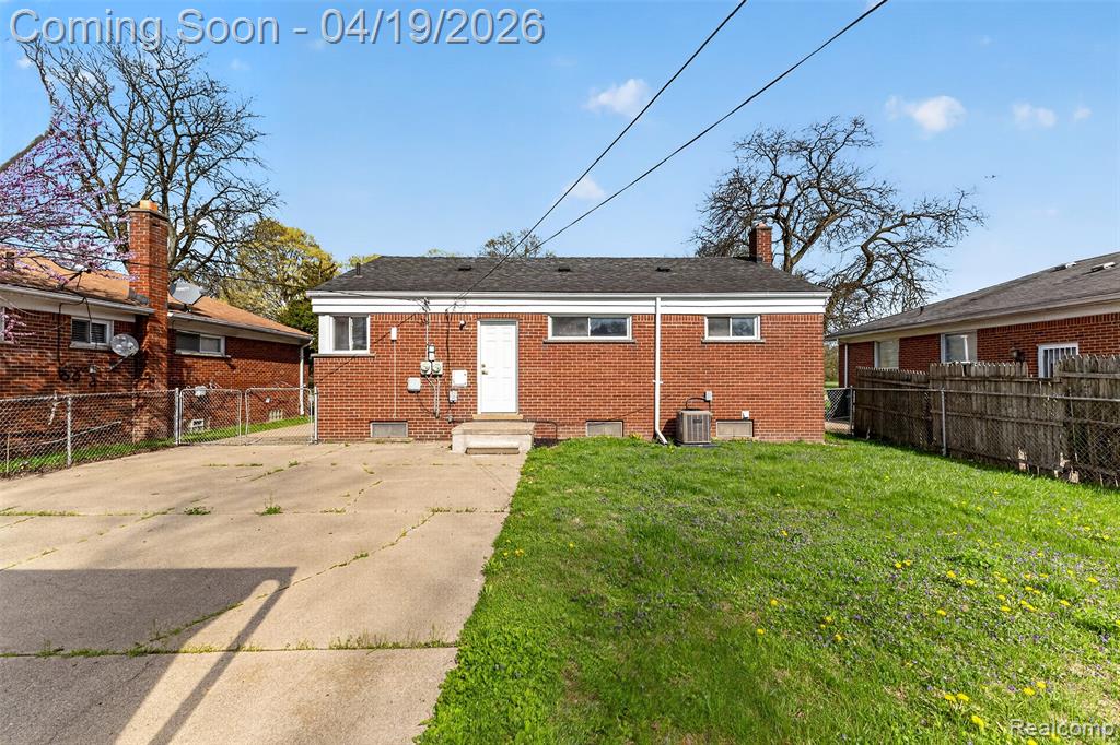 9075 W Parkway Street, Detroit, MI 48239 — Photo 37