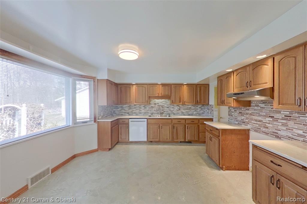 688 New Hampshire Avenue, Marysville, MI 48040 — Photo 17