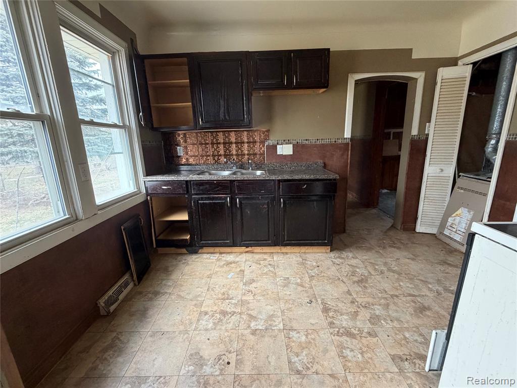 8249 Packard Avenue, Warren, MI 48089 — Photo 7