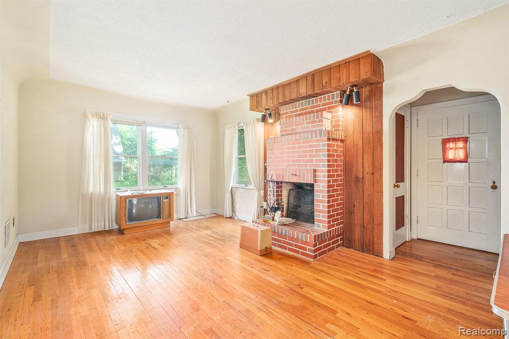 2327 FOSS Street, Ann Arbor, MI 48103 — Photo 2